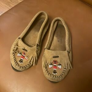 Minnetonka Women's Thunderbird Moccasin